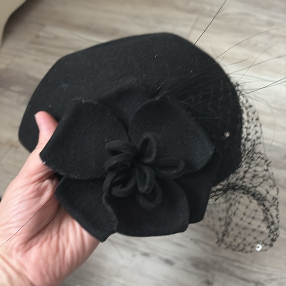 VINTAGE Black Velvet Pillbox Hat - Picture 1 of 6